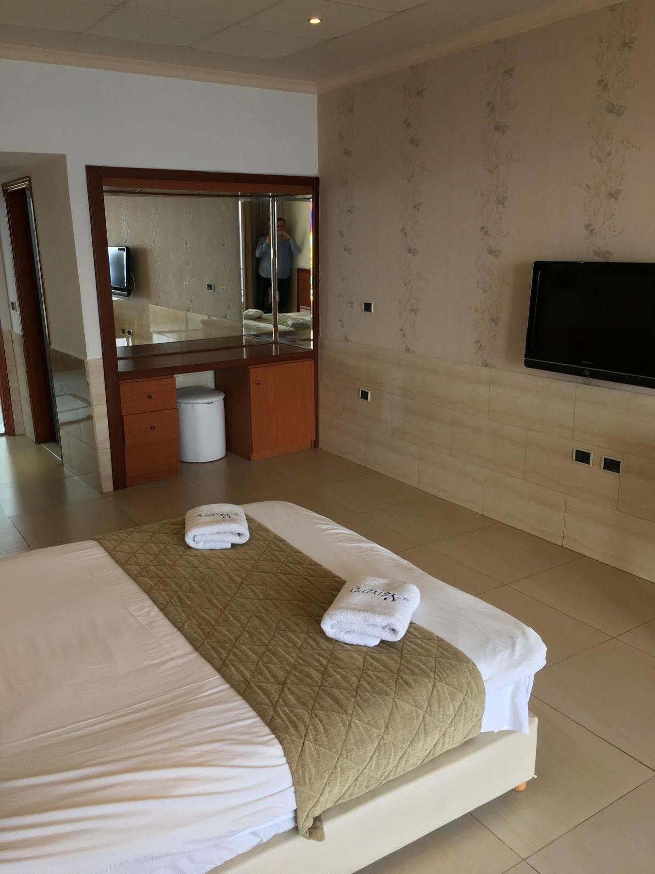 Sawary Beach Hotel 拜特龙 外观 照片